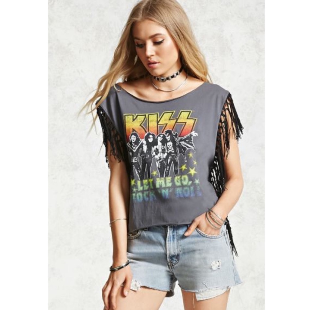 BRAND NEW “KISS” Band Graphic Tee